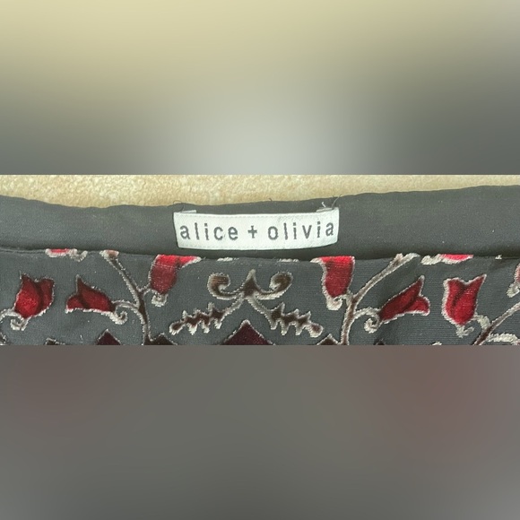 Alice and Olivia Women's Alecia Off Shoulder Top Baroque Burnout Paisley; size M - Picture 3 of 7